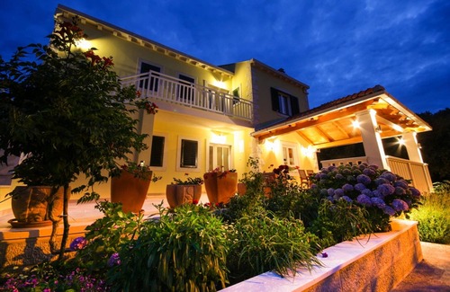 Cavtat Villa | Apartment Lucy Sleeps 2 (1 Bedroom),750 m from the center