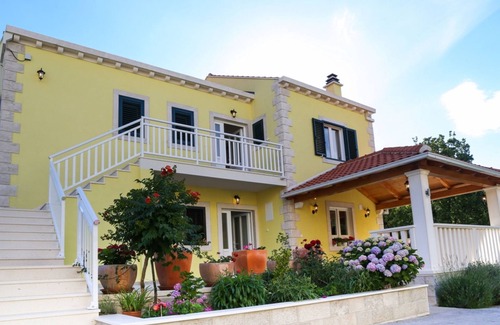 Cavtat Villa | Apartment Lucy Sleeps 4 (2 Bedrooms),CAVTAT (750 m from the center)