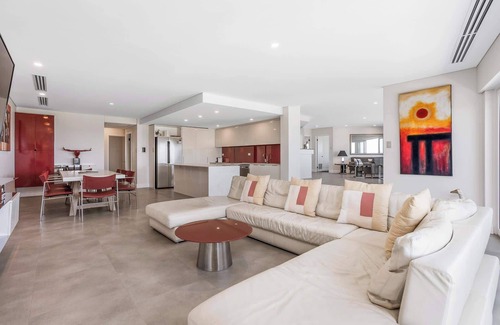 Scarborough Apartment | Apartment M601 - Spectacular Beachfront Penthouse!
