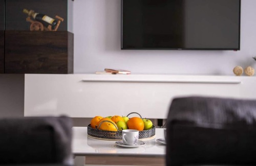 Vinez Apartment | Apartment Magnolia VInez with swimming pool for 6 people