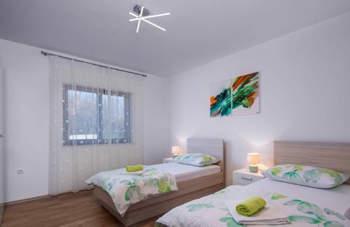 Vinez Apartment | Apartment Magnolia VInez with swimming pool for 6 people