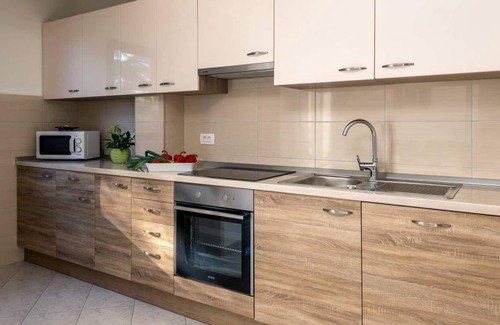 Vinez Apartment | Apartment Magnolia VInez with swimming pool for 6 people
