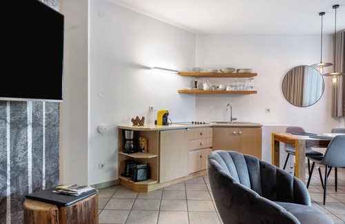 Schenna Apartment | Apartment 'Mair In Schenna C' with Shared Terrace and Wi-Fi