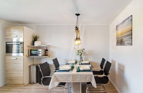 Heppens Apartment | Apartment "Mansarde" close to the Sea with Wi-Fi