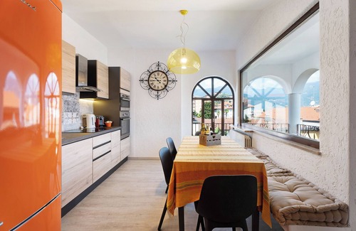 Germignaga Apartment | Apartment 'Mansarda Vialba' in Holiday Home with Lake View and Balconies