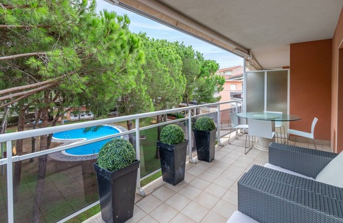 Platja d'Aro Apartment | Apartment 'Mar D'aro' with Shared Pool, Wi-Fi and Air Conditioning