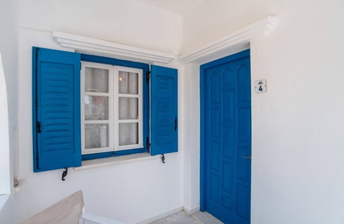 Mikri Vigla Apartment | Apartment 'Maroulis Studios - Studio 4' with Private Garden, Wi-Fi and Air Conditioning