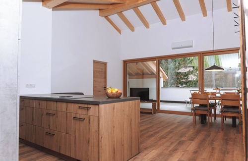 Lana Apartment | Apartment 'Matscherhof Elderflower Exclusive' with Mountain View, Wi-Fi and Air Conditioning