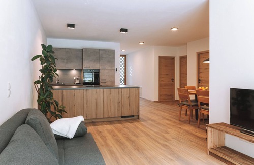 Lana Apartment | Apartment 'Matscherhof Family 2' with Mountain View, Wi-Fi and Air Conditioning