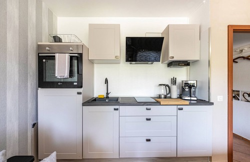 Gluecksburg Apartment | Apartment 'Mit Badestrand' with Balcony