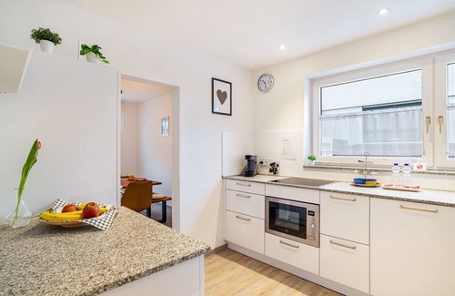 Calmbach Apartment | Apartment 'Mit Wintergarten' with Private Terrace, Private Garden and Wi-Fi