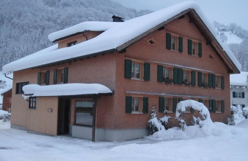 Mellau Apartment | Apartment 'Mittagspitz' with Shared Garden and Wi-Fi