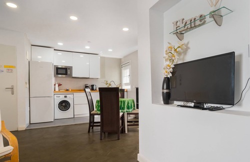 San Vicente Apartment | Apartment 'Moderno Y Luminoso' with Wi-Fi and Air Conditioning