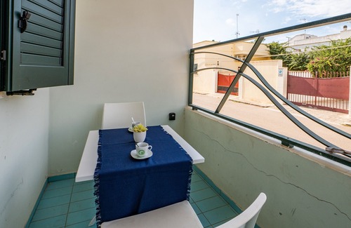 Porto Cesareo Apartment | Apartment 'Monolocale Petraroli Esterno' with Shared Garden, Balcony and Air Conditioning