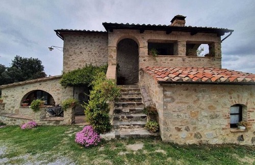 Seggiano House | Apartment Monte Amiata with Mountain Views