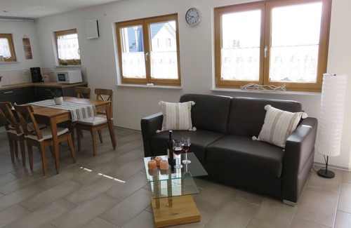 Weilheim Apartment | Apartment 'Morgensonne' with Mountain View, Private Terrace and Wi-Fi