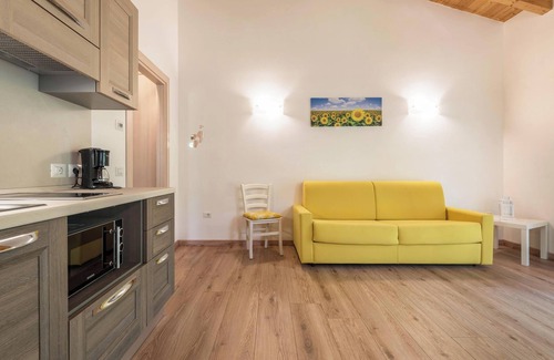 Tremosine Apartment | Apartment "Nonno Bigi Girasole" with Mountain View, Wi-Fi, Balcony & Garden