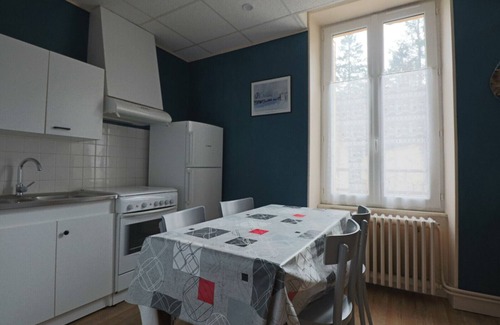 La Bourboule Apartment | Apartment 'Narcisses N°3 - Parisienne' with Wi-Fi