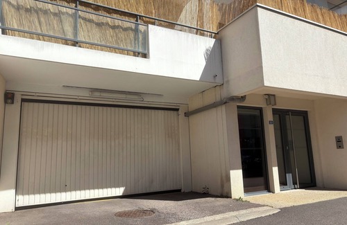 Maladiere Apartment | Apartment near flag and republic