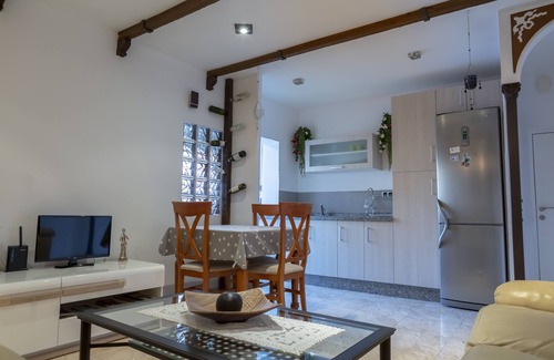 Distrito Sur Apartment | Apartment Near The Mosque.