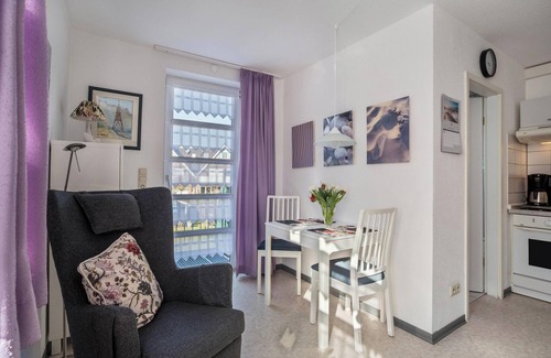 Duhnen Apartment | Apartment Nordhaus 2 close to the Beach with Shared Garden & Wi-Fi