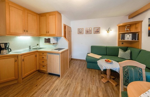 Kruen Apartment | Apartment 'Nr 1 Wetterstein' with Mountain View, Balcony and Wi-Fi