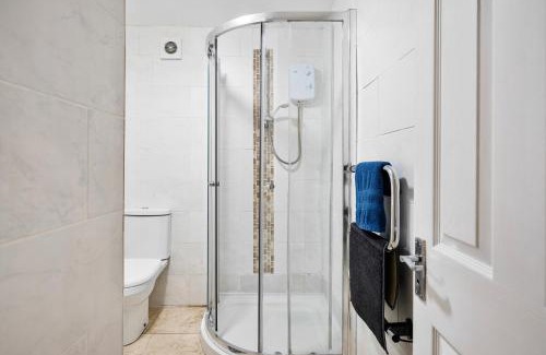 Cathays Apartment | Apartment Nr City Centre & Park For up to 6