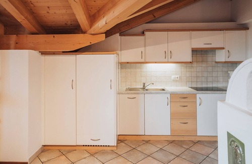 Rifiano Apartment | Apartment 'Oberegghof Hahnenkamm' with Mountain View and Wi-Fi