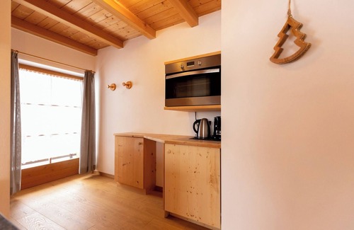 San Genesio Atesino Apartment | Apartment 'Oberfahrerhof Apt Haflinger' with Mountain View, Shared Terrace and Wi-Fi