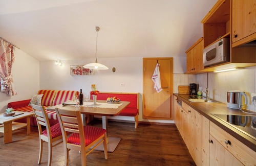 Tirolo Apartment | Apartment 'Oberötzbauer Edelweiss' with Mountain View, Shared Garden and Wi-Fi