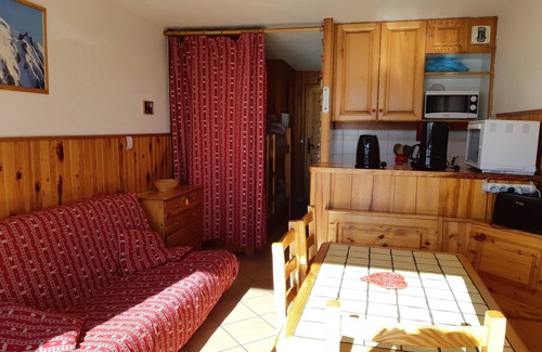 Les Saisies House | APARTMENT ON THE GROUND FLOOR FACING SOUTH NEAR THE SLOPES + PRIVATE PARKING