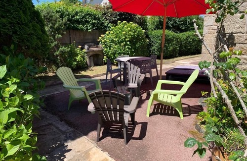 Loctudy Apartment | apartment on the ground floor of a villa, directly by the sea