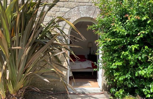 Loctudy Apartment | apartment on the ground floor of a villa, directly by the sea