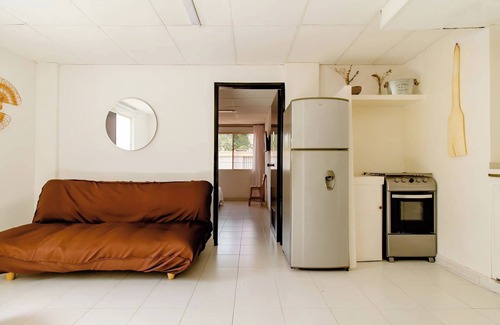 Comuna 2 Apartment | Apartment One street from the Beach Center Parque de los Novios