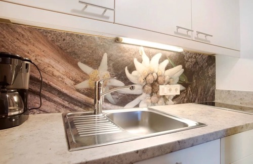 Reit im Winkl Apartment | Apartment 'Panorama - Appartement 6' with Mountain View, Private Terrace and Wi-Fi