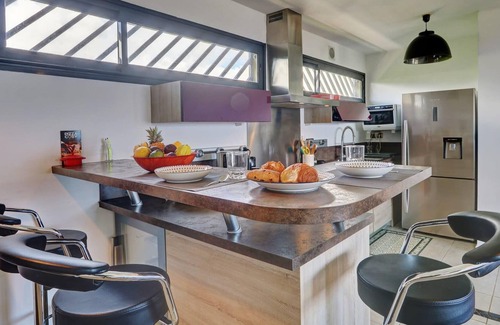 Sainte-Clotilde Condo | Apartment PANORAMIK with a view at 280° located in Saint-Denis