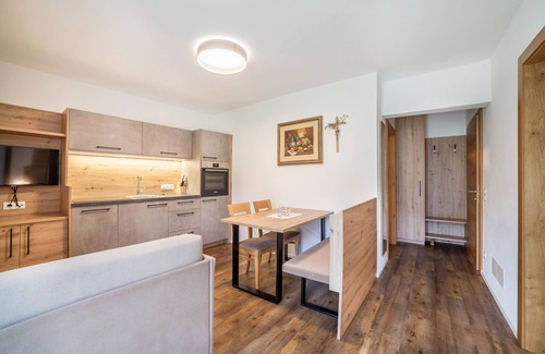 Racines Apartment | Apartment "Parigger Apt Lavendel" with Mountain View, Shared Garden & Wi-Fi