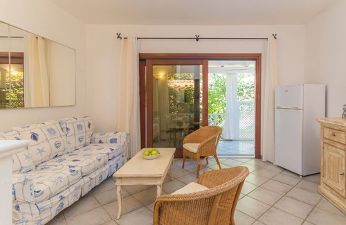Baia Caddinas Apartment | Apartment Peonia by Interhome