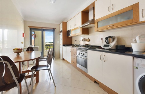 Santa Maria e Sao Miguel Apartment | Apartment "Perto Serra de Sintra" with Balcony & Wi-Fi