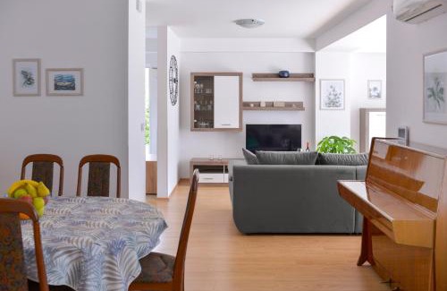 Rijeka Apartment | Apartment Piano