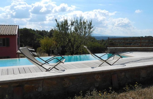 Riparbella Apartment | Apartment 'Piccolo Paradiso - Farfalla' with Shared Pool, Wi-Fi and Air Conditioning