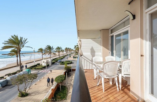 Cunit Apartment | Apartment 'Playa Primera Linea' with Sea View, Shared Pool and Private Terrace