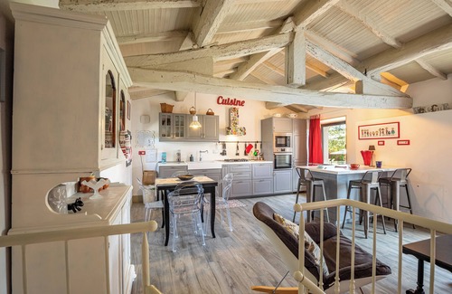 Trequanda Apartment | Apartment 'Podere Poggiolino' with Shared Pool, Wi-Fi and Air Conditioning
