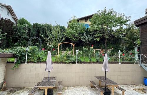 Gwatt Apartment | Apartment Pottery - Park view