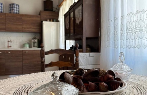 Peroulion Apartment | Apartment 'Pouglia Traditional House' with Sea View, Wi-Fi and Air Conditioning