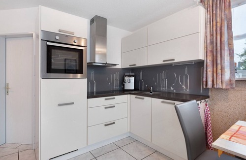 Iznang Apartment | Apartment 'Preiser' with Private Terrace, Private Garden and Wi-Fi