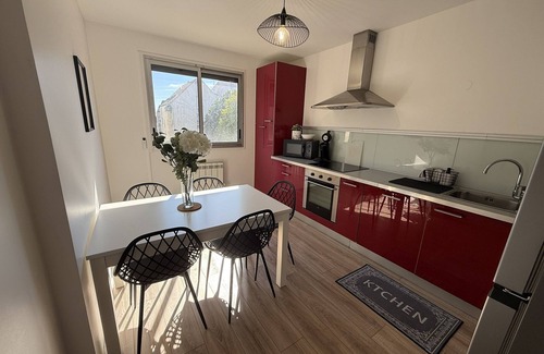 Bourroches Apartment | Apartment-Private Bathroom