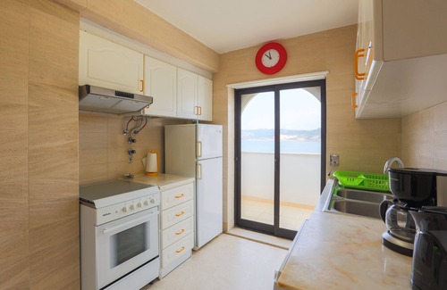Sao Martinho do Porto Apartment | Apartment with Stunning Beach View, Very Cozy and Comfortable