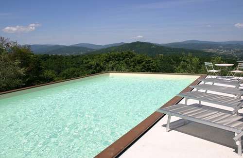 Bivio Lugnano House | Apartment Quercia (sleeps 2 - 4 + cot)