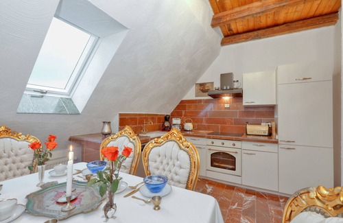 Horsbull Apartment | Apartment 'Royal Suite' with Shared Garden and Wi-Fi